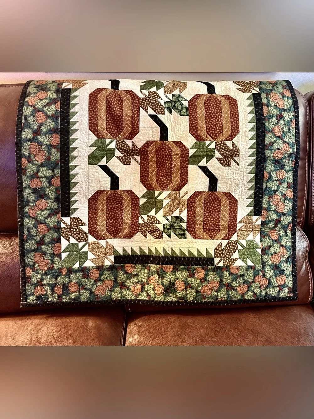 Thimbleberries designer Lynette Jensen finished thimbleberries